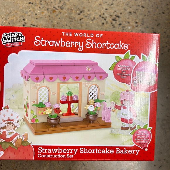 NWT Strawberry Shortcake Bakery building set - Picture 1 of 2